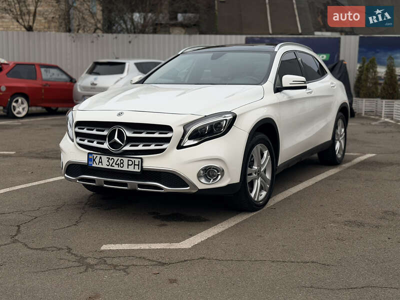 Внедорожник / Кроссовер Mercedes-Benz GLA-Class 2018 в Киеве