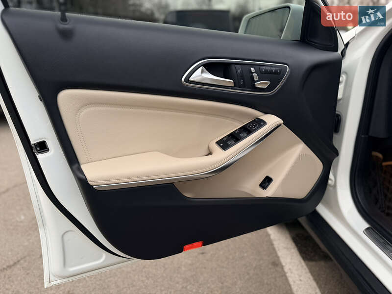 Внедорожник / Кроссовер Mercedes-Benz GLA-Class 2018 в Киеве