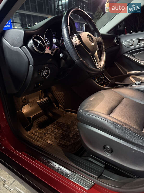 Позашляховик / Кросовер Mercedes-Benz GLA-Class 2015 в Рівному