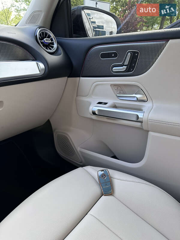 Внедорожник / Кроссовер Mercedes-Benz GLB-Class 2021 в Киеве