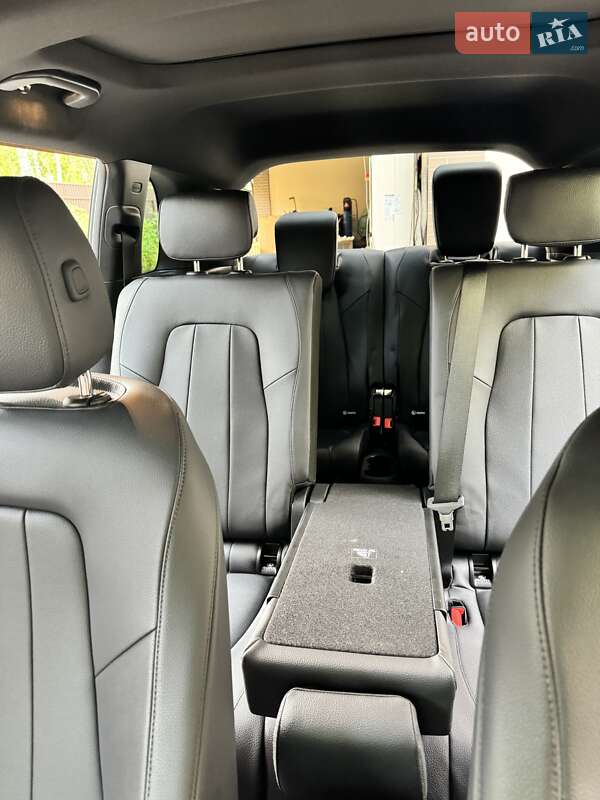 Внедорожник / Кроссовер Mercedes-Benz GLB-Class 2021 в Киеве