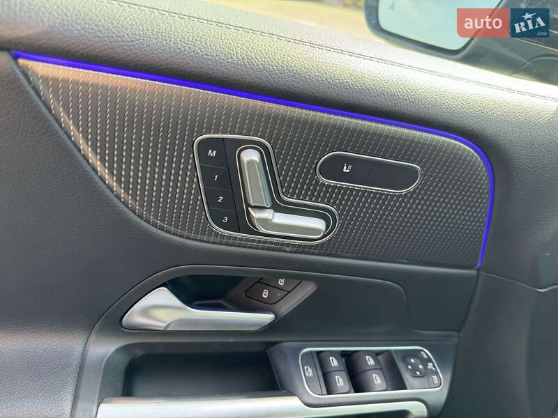 Внедорожник / Кроссовер Mercedes-Benz GLB-Class 2019 в Днепре