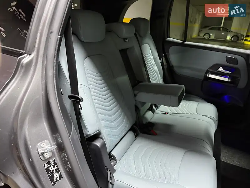 Mercedes-Benz GLB-Class 2023