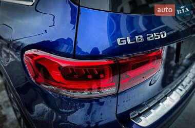 Внедорожник / Кроссовер Mercedes-Benz GLB-Class 2021 в 