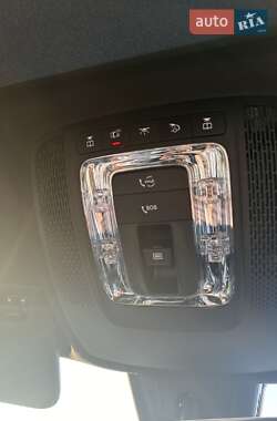 Позашляховик / Кросовер Mercedes-Benz GLB-Class 2020 в 