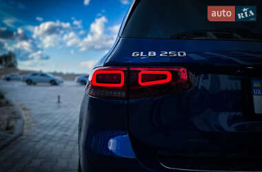Внедорожник / Кроссовер Mercedes-Benz GLB-Class 2021 в 