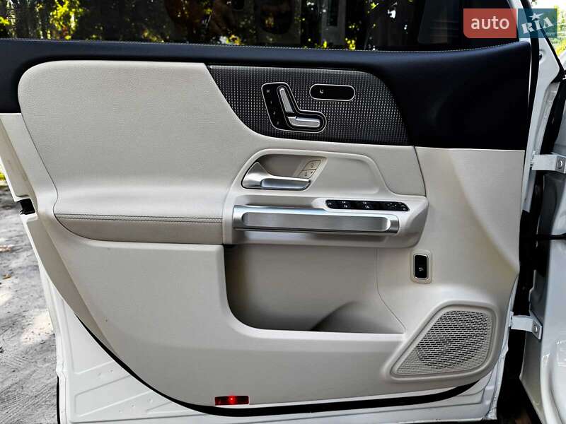 Внедорожник / Кроссовер Mercedes-Benz GLB-Class 2020 в Киеве