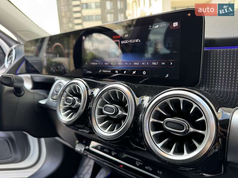 Внедорожник / Кроссовер Mercedes-Benz GLB-Class 2022 в Киеве