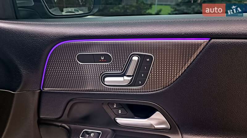 Внедорожник / Кроссовер Mercedes-Benz GLB-Class 2019 в Киеве