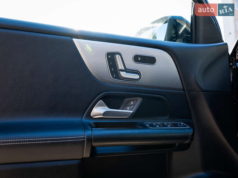 Позашляховик / Кросовер Mercedes-Benz GLB-Class 2019 в Луцьку