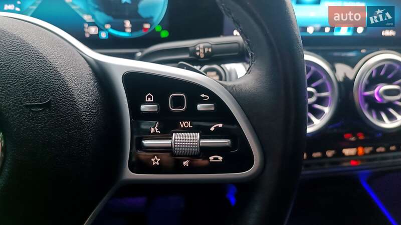 Позашляховик / Кросовер Mercedes-Benz GLB-Class 2019 в Києві