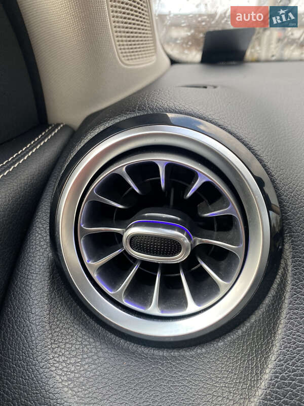 Внедорожник / Кроссовер Mercedes-Benz GLB-Class 2020 в Мукачево