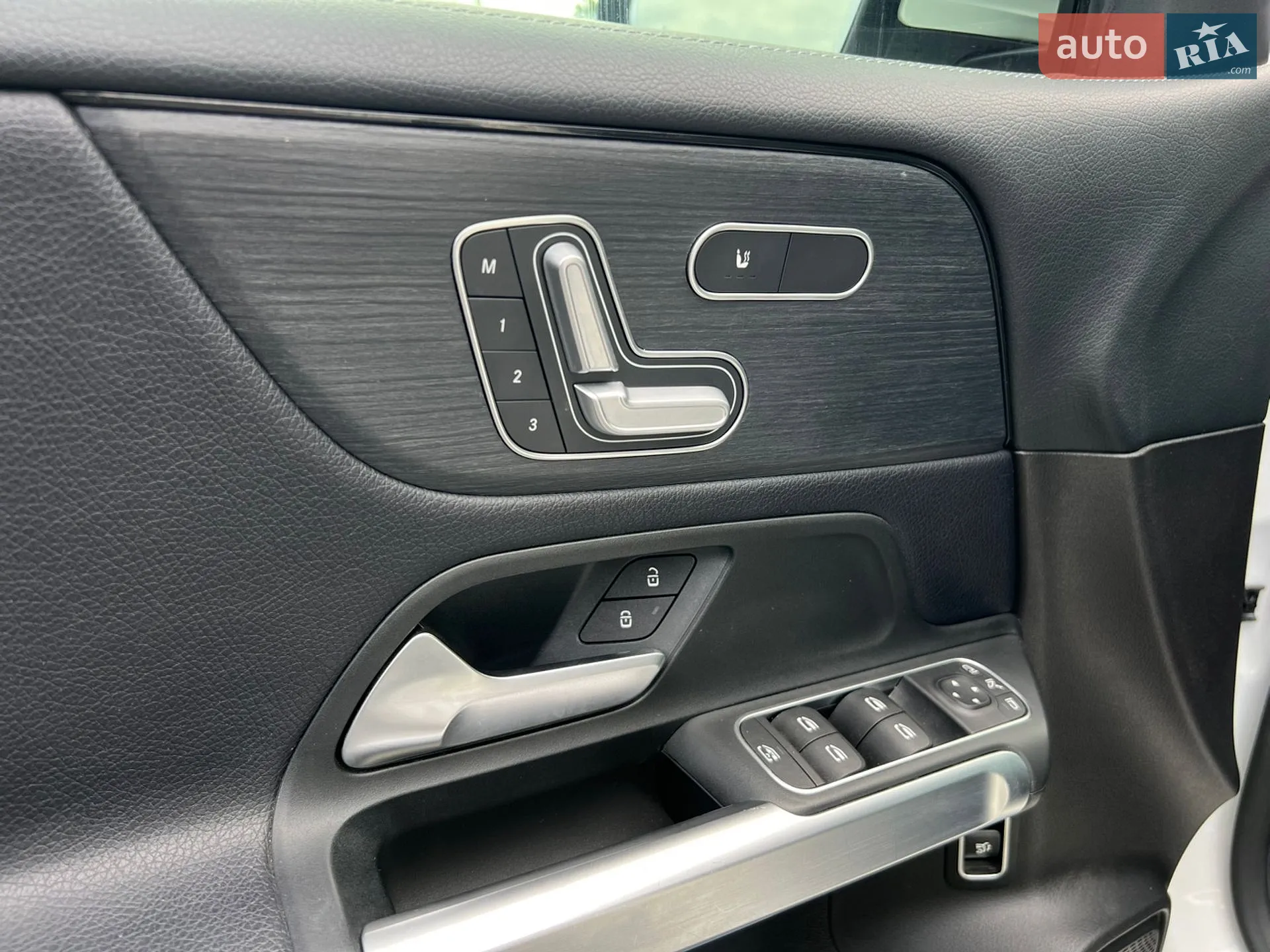 Mercedes-Benz GLB-Class 2020 VIN W1N4M4HB5LW025621 фото оголошення 11 з 18