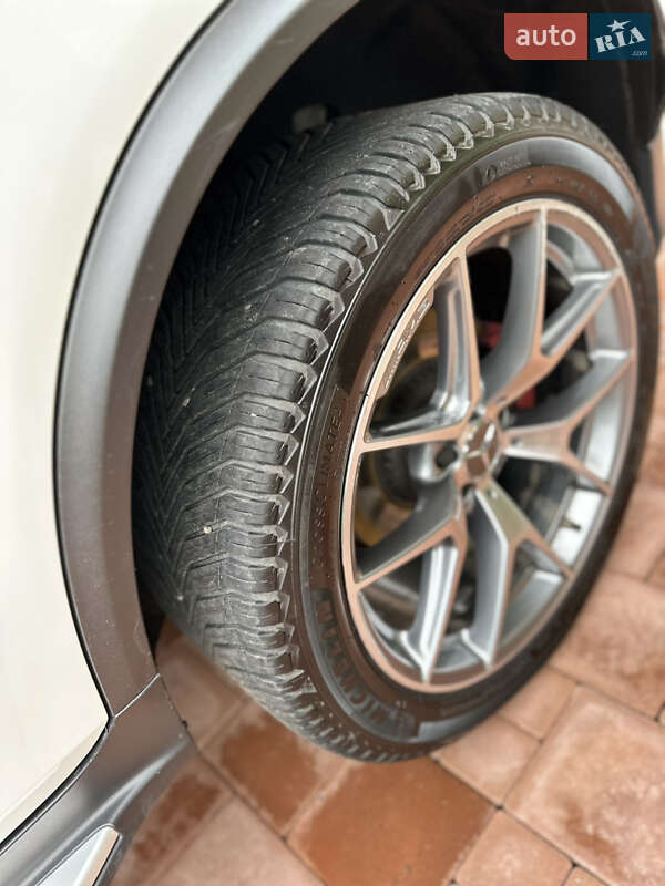 Позашляховик / Кросовер Mercedes-Benz GLC-Class 2022 в Чернівцях