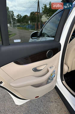 Внедорожник / Кроссовер Mercedes-Benz GLC-Class 2022 в 