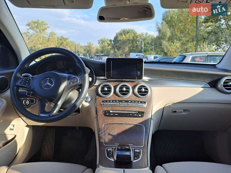 Внедорожник / Кроссовер Mercedes-Benz GLC-Class 2017 в Киеве
