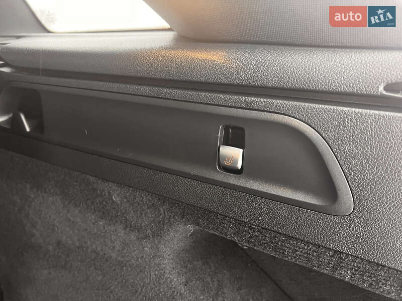 Позашляховик / Кросовер Mercedes-Benz GLC-Class 2017 в Києві фото 11 Позашляховик / Кросовер Mercedes-Benz GLC-Class 2017 в Києві