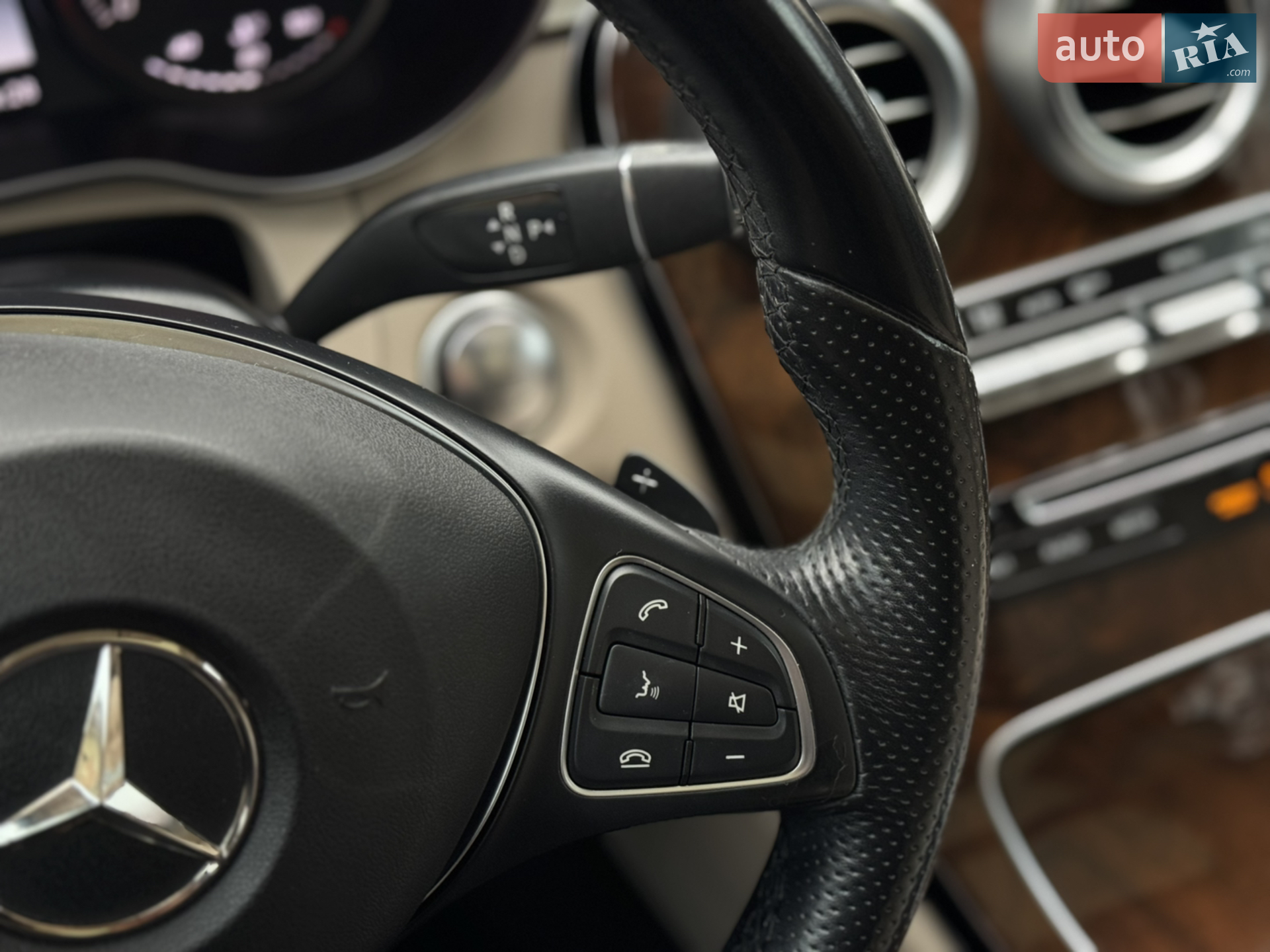 2016 Mercedes-Benz GLC - мініатюра 36