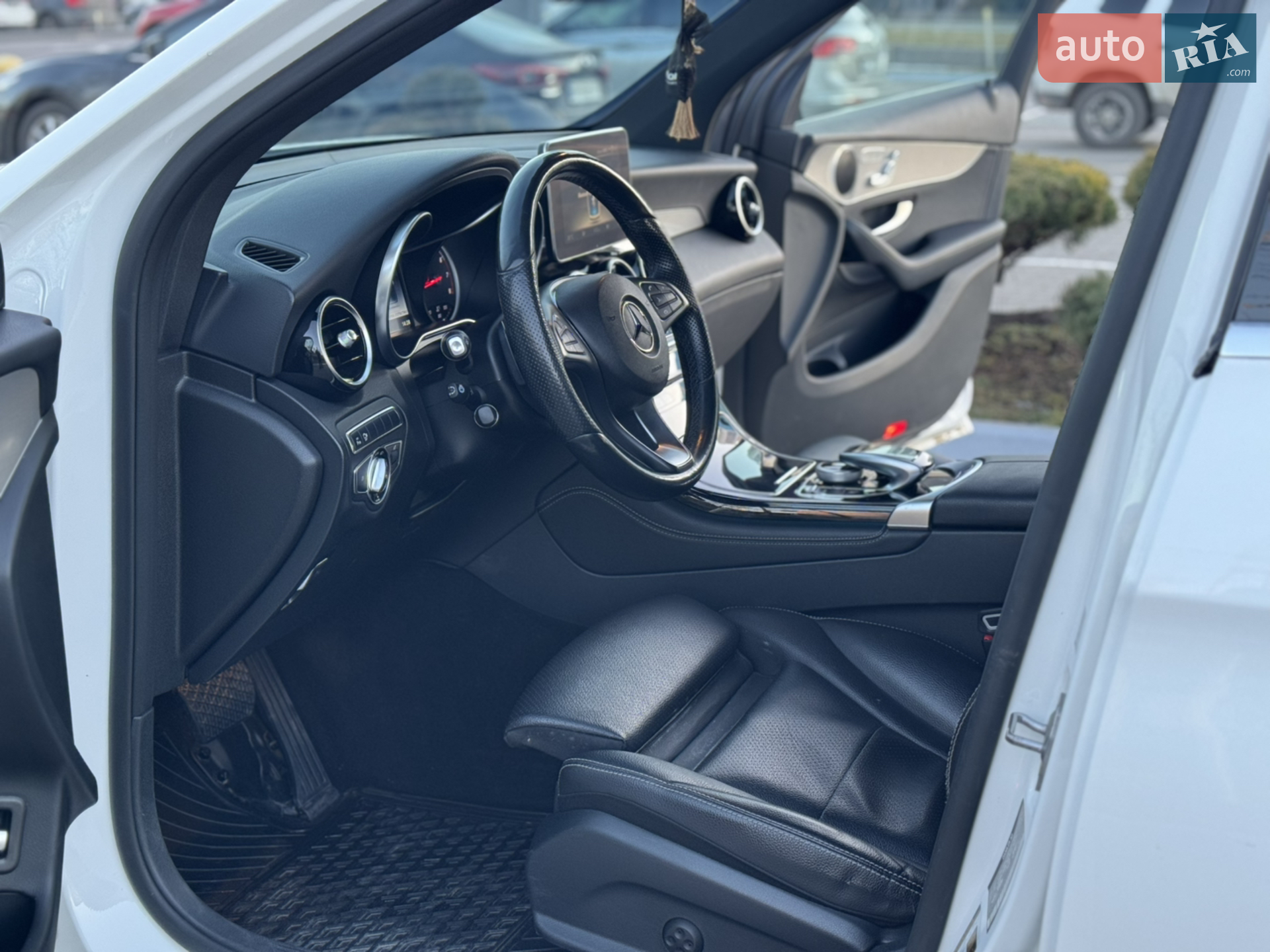 2016 Mercedes-Benz GLC - мініатюра 43
