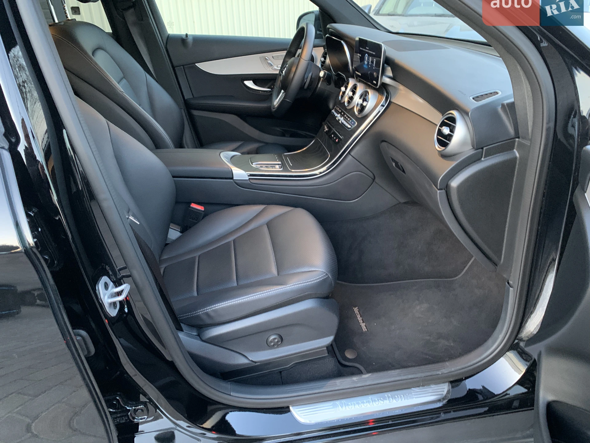 2022 Mercedes-Benz GLC - мініатюра 58