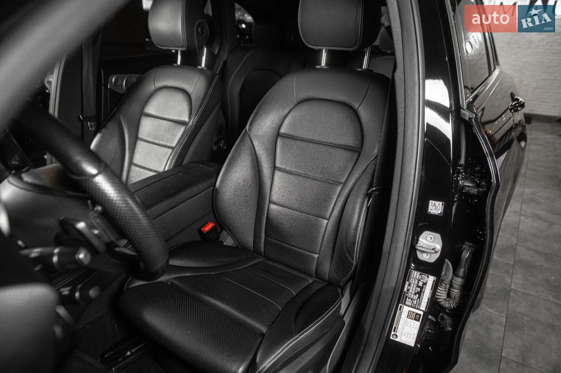 2016 Mercedes-Benz GLC - мініатюра 26