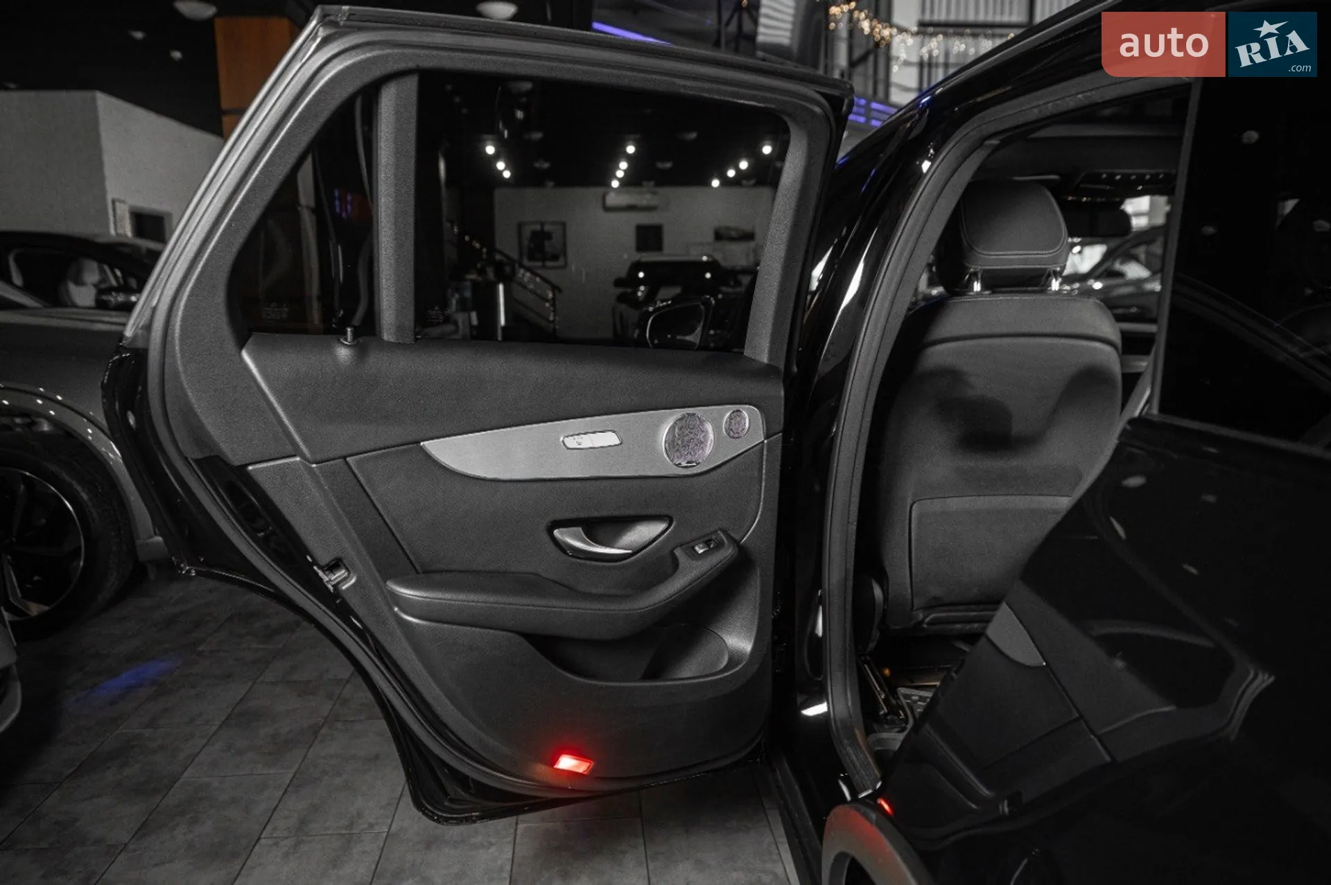 2016 Mercedes-Benz GLC - мініатюра 31