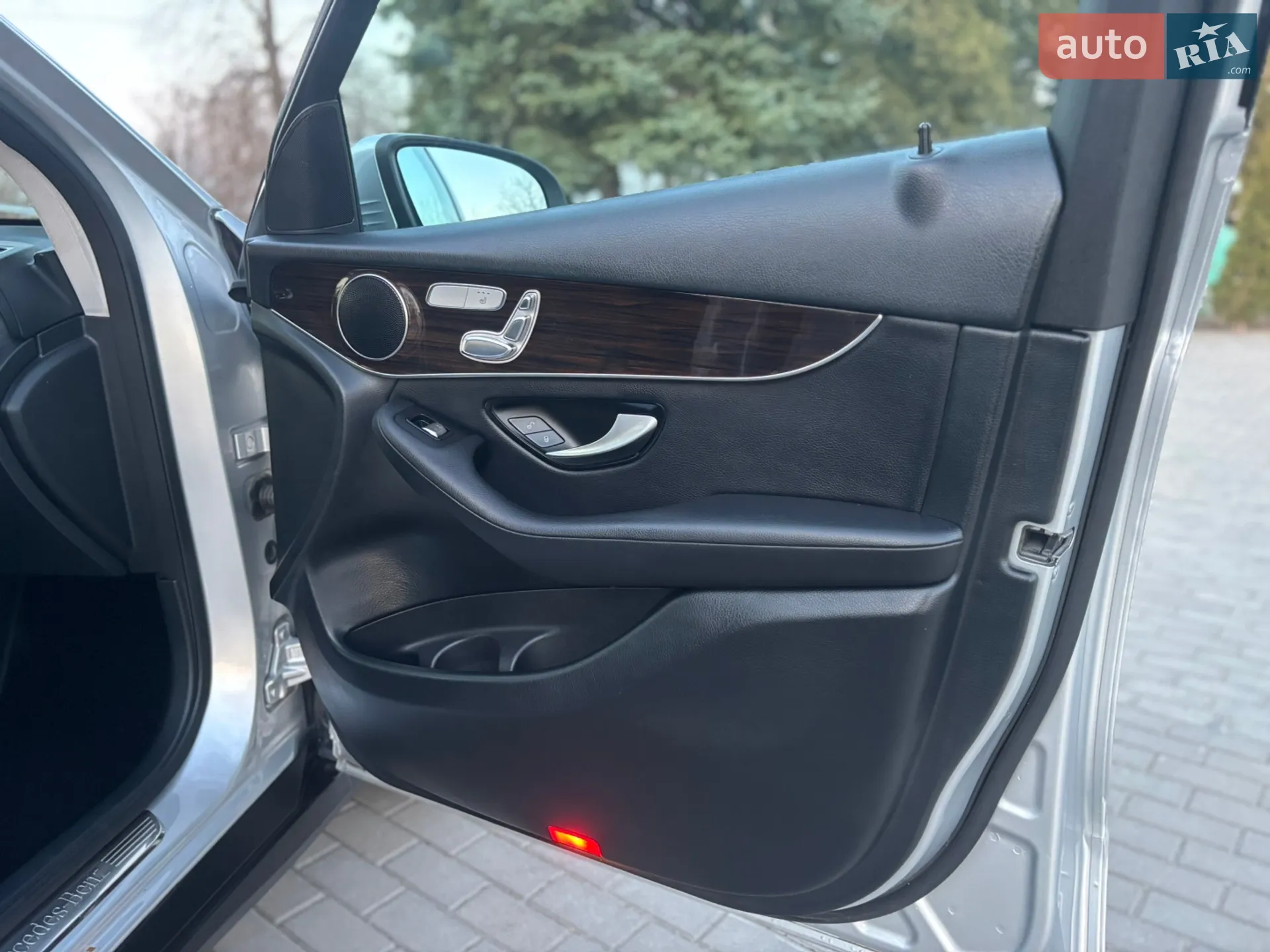 2016 Mercedes-Benz GLC - мініатюра 30