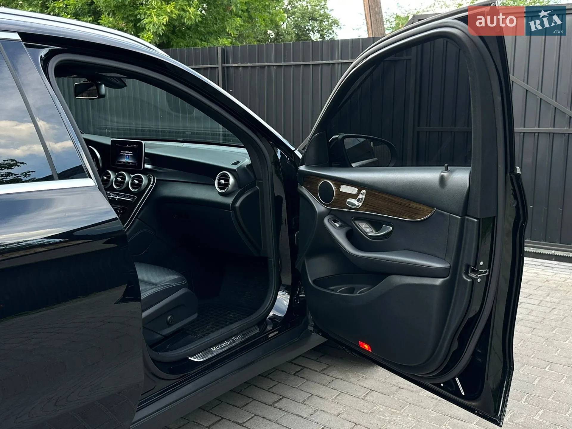 2019 Mercedes-Benz GLC - мініатюра 36