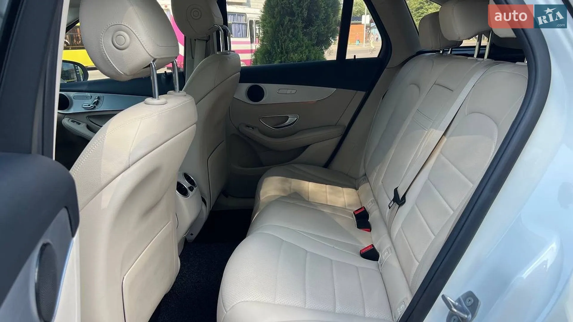 2018 Mercedes-Benz GLC - мініатюра 26