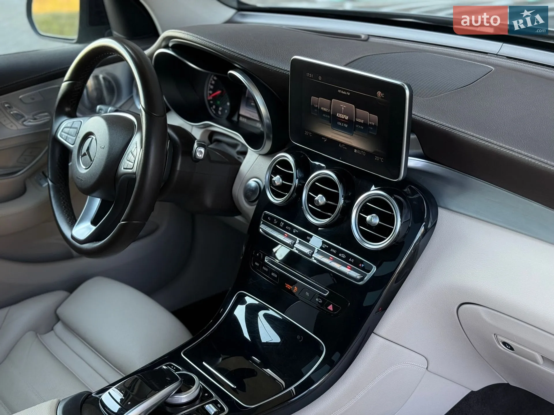 2016 Mercedes-Benz GLC - мініатюра 32