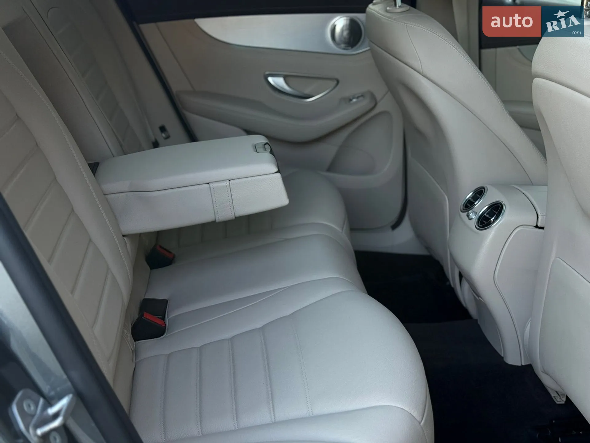 2016 Mercedes-Benz GLC - мініатюра 33