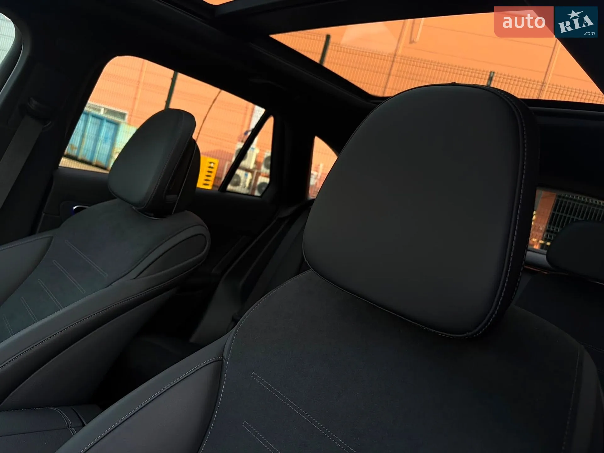 2025 Mercedes-Benz GLC - мініатюра 220