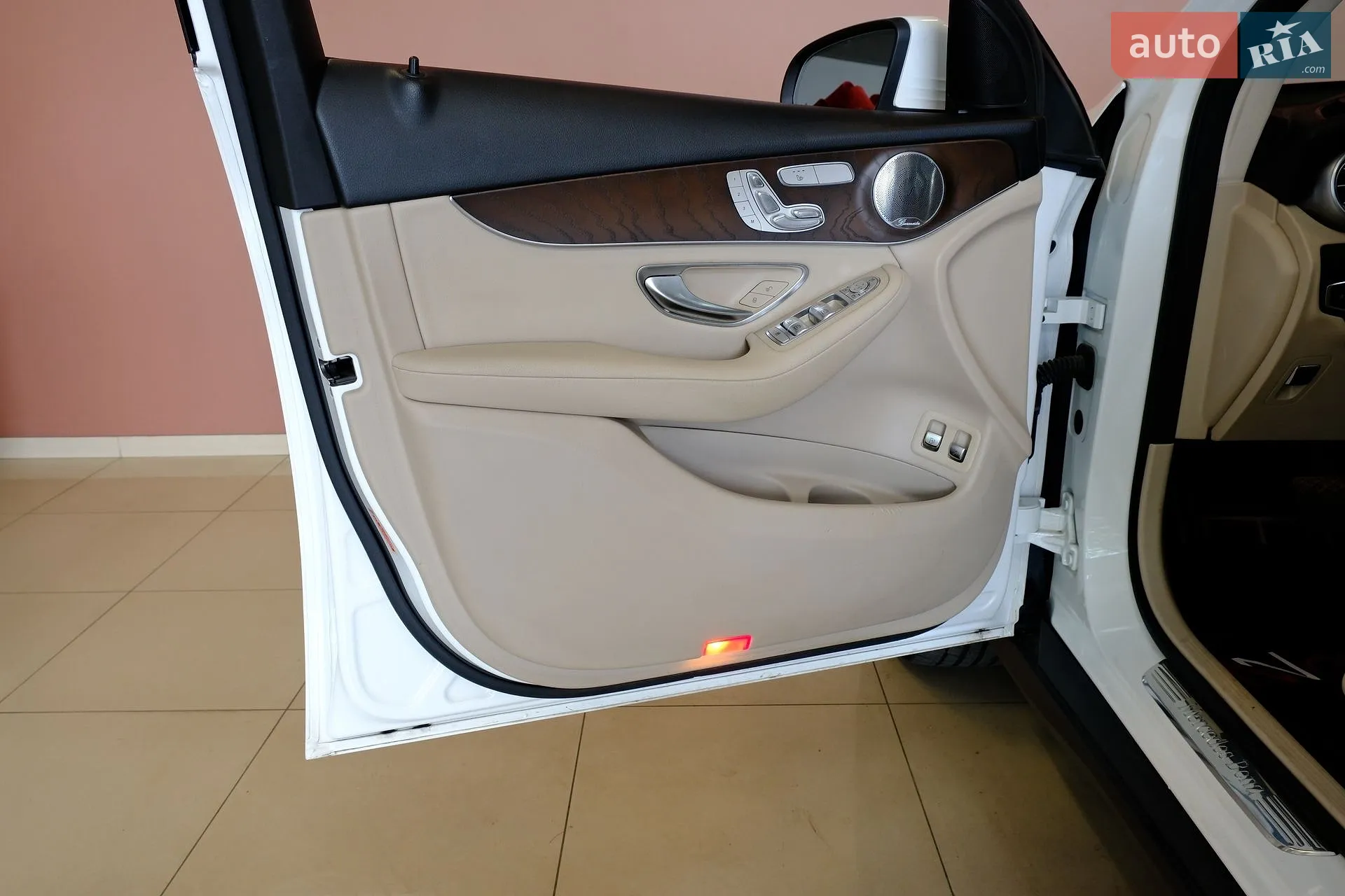 2019 Mercedes-Benz GLC - мініатюра 28
