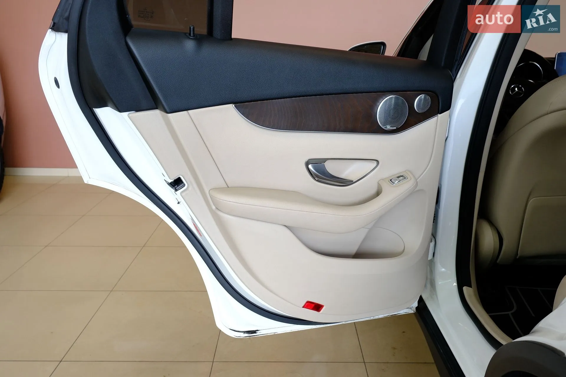 2019 Mercedes-Benz GLC - мініатюра 32