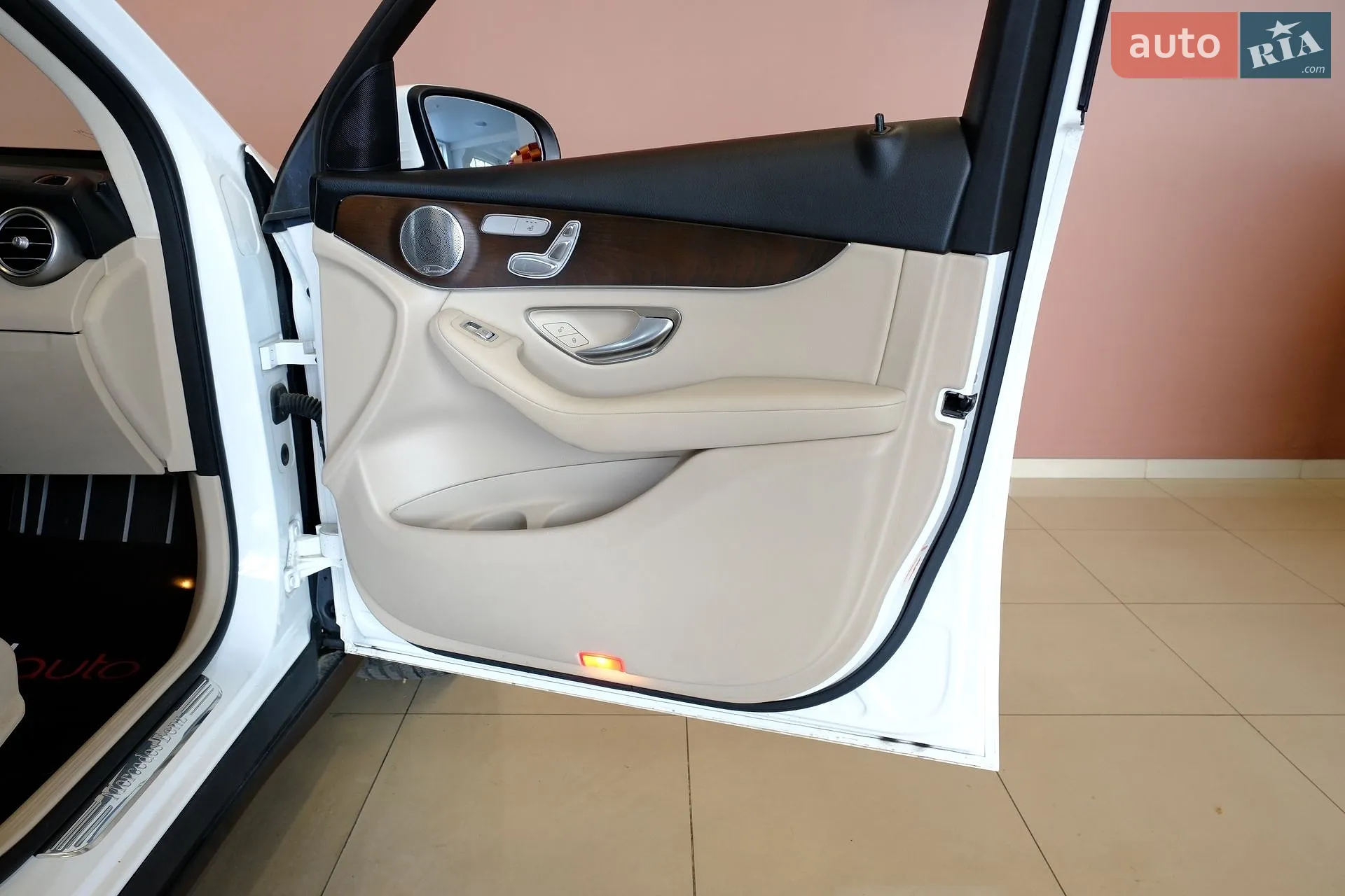 2019 Mercedes-Benz GLC - мініатюра 40
