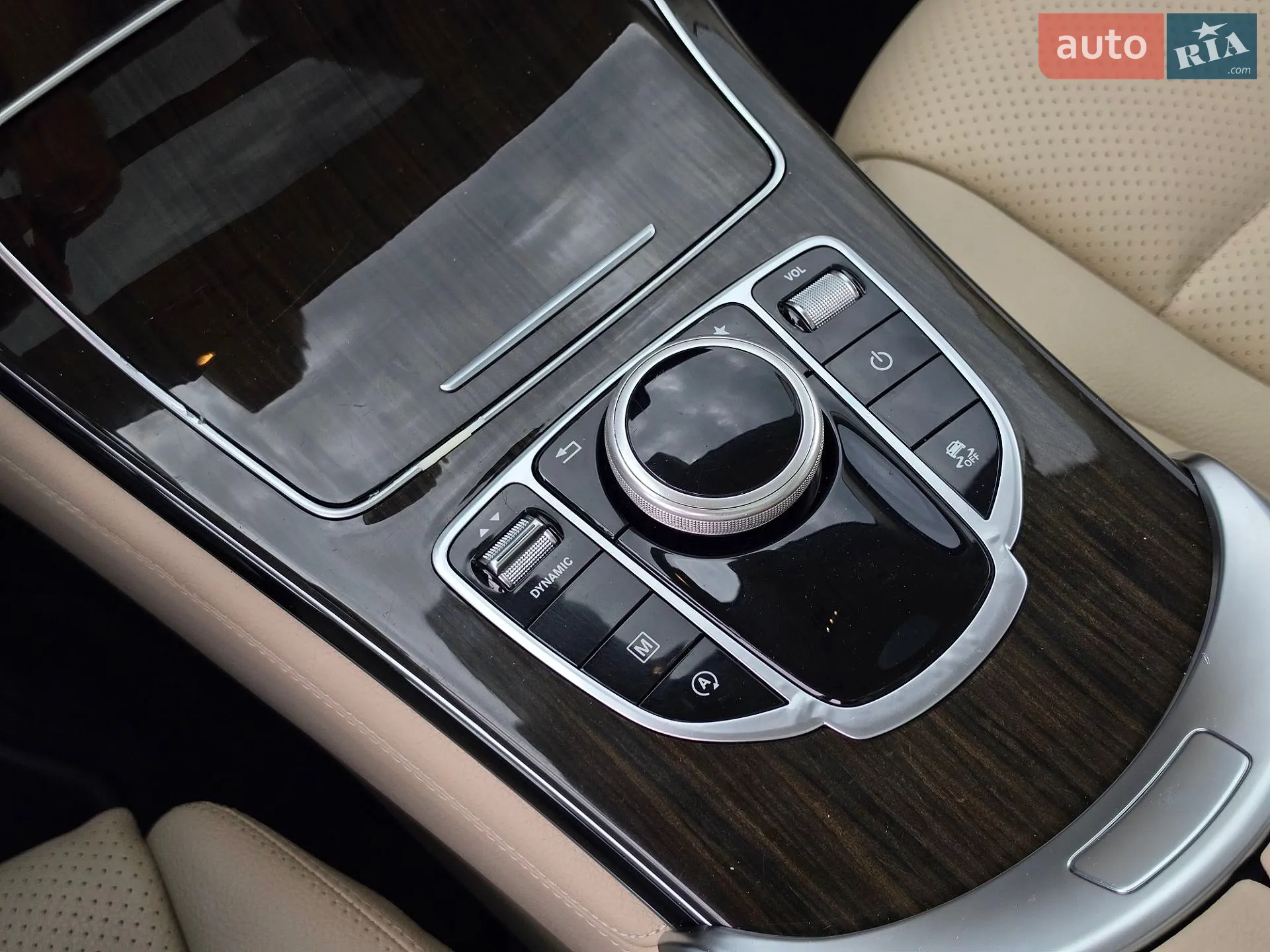 2016 Mercedes-Benz GLC - мініатюра 25
