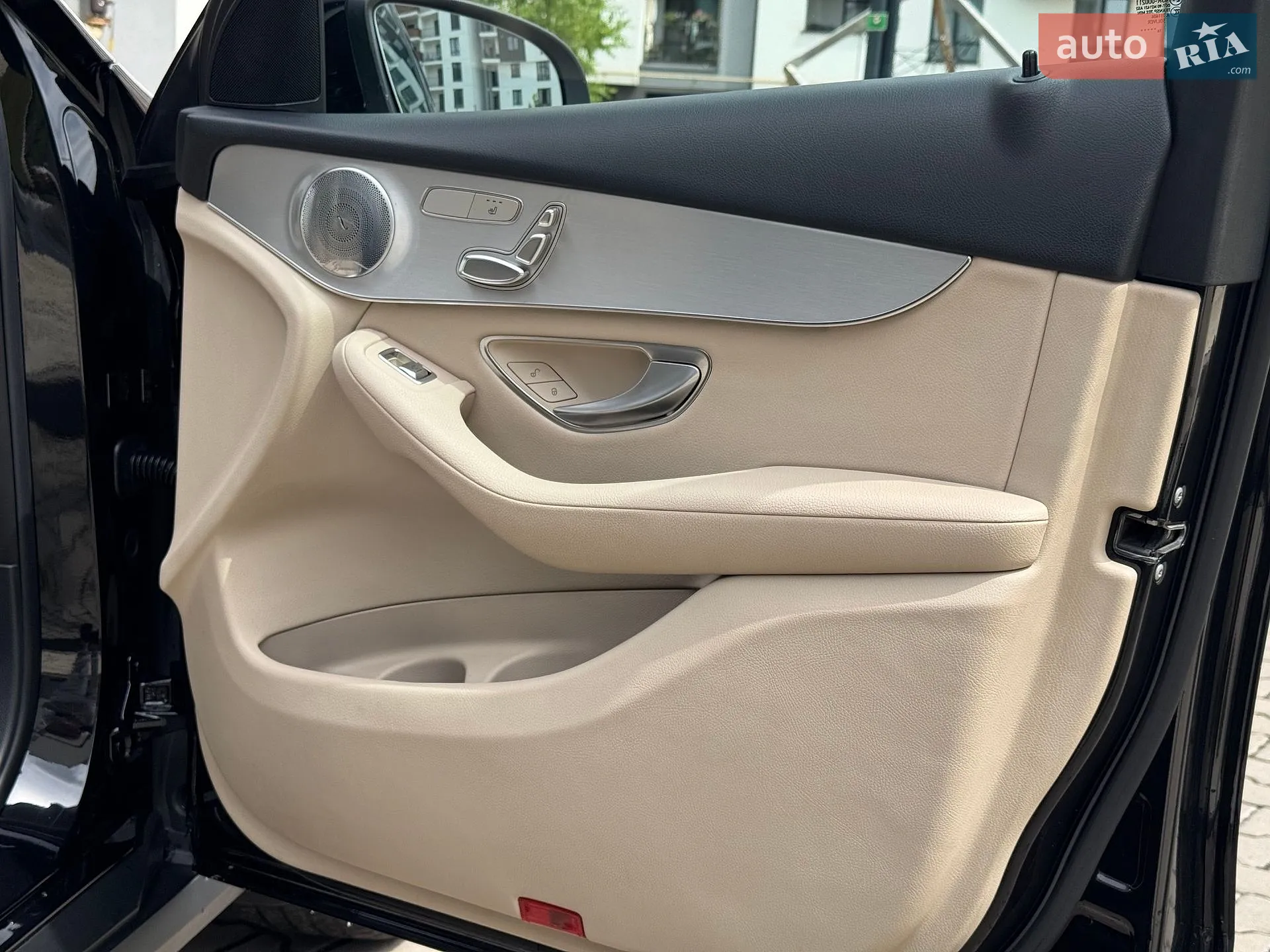 2016 Mercedes-Benz GLC - мініатюра 48