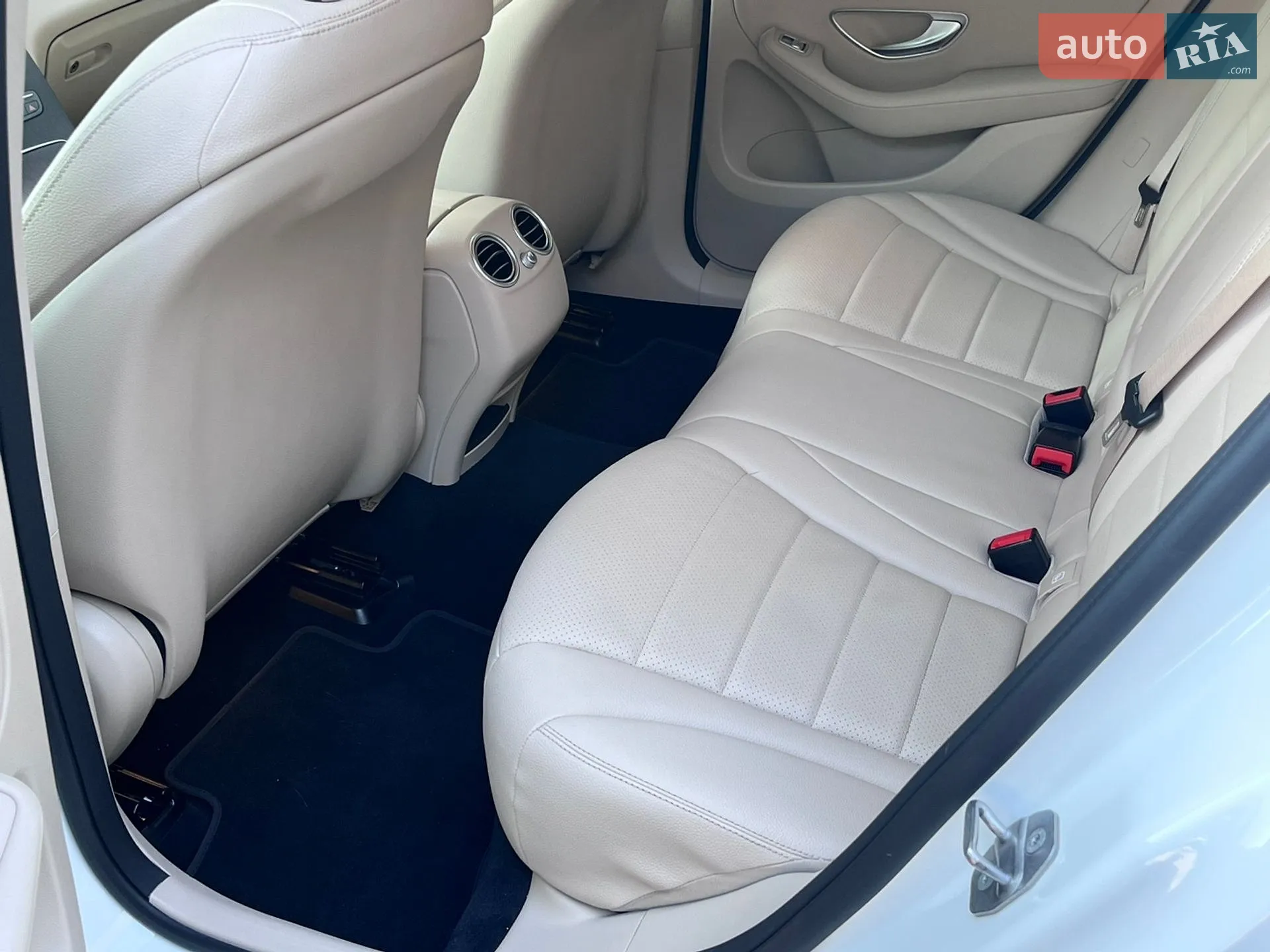 2021 Mercedes-Benz GLC - мініатюра 23
