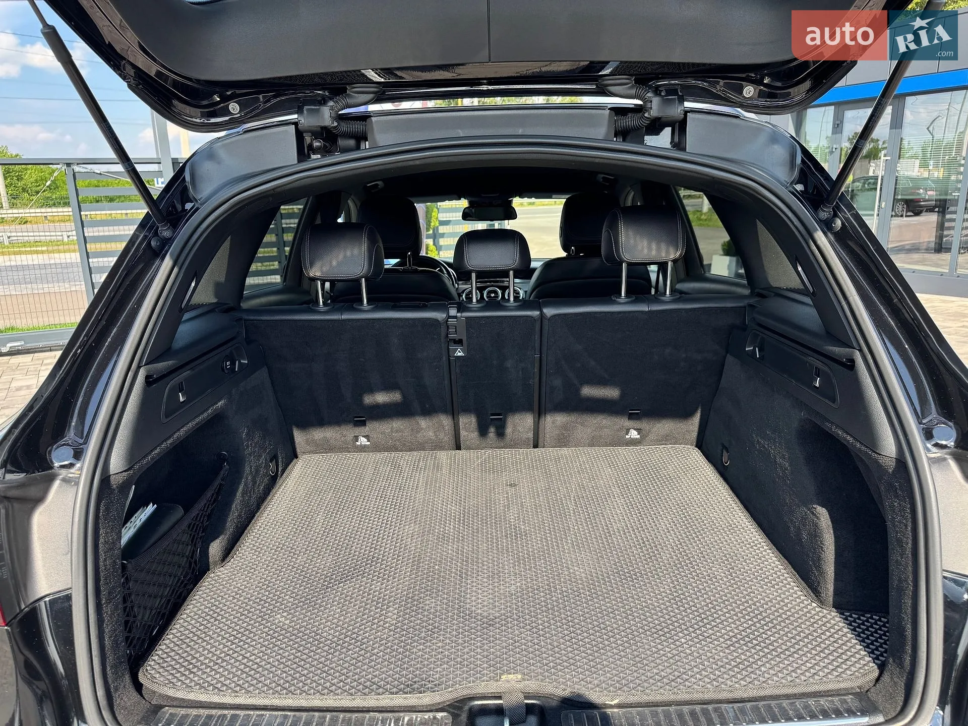 2018 Mercedes-Benz GLC - мініатюра 29