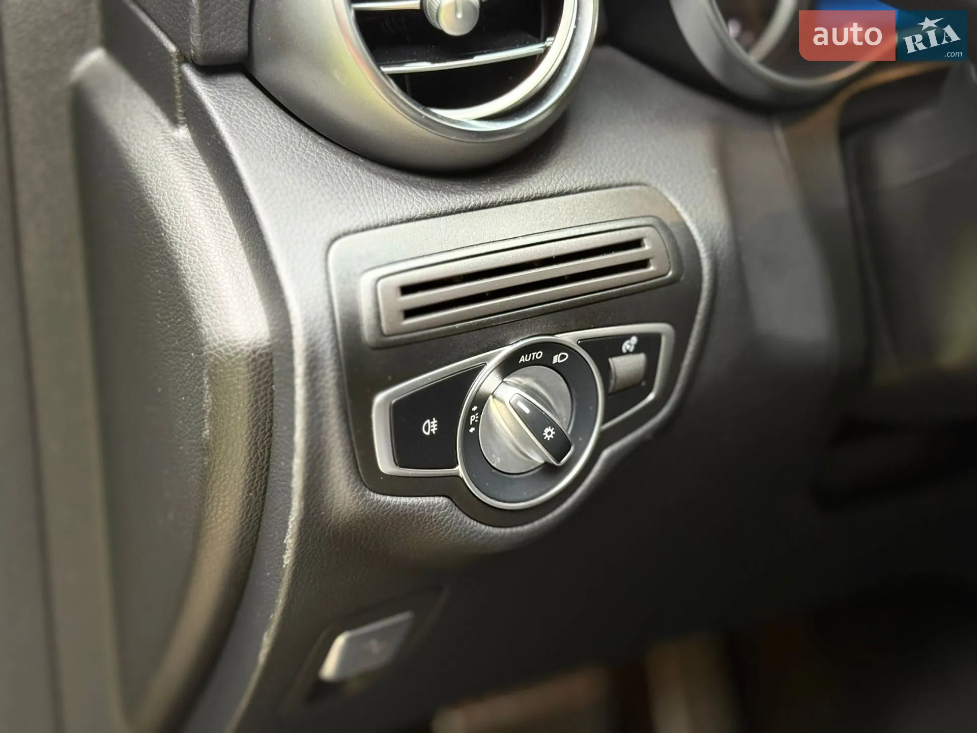 2022 Mercedes-Benz GLC - мініатюра 47