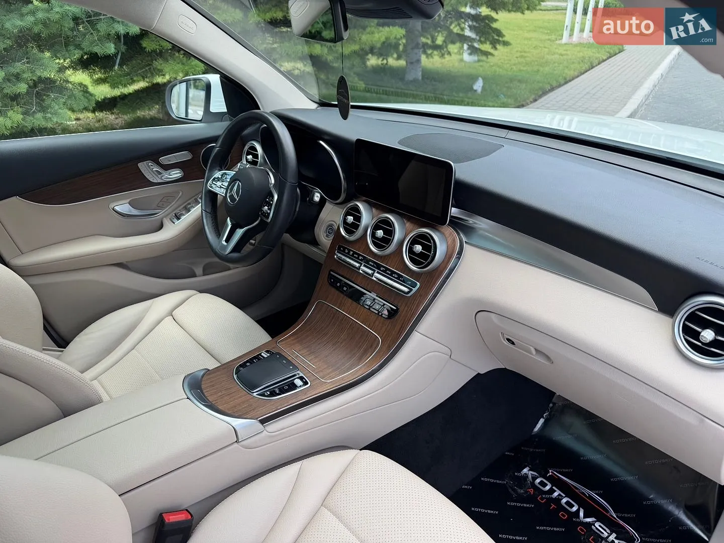 2022 Mercedes-Benz GLC - мініатюра 14
