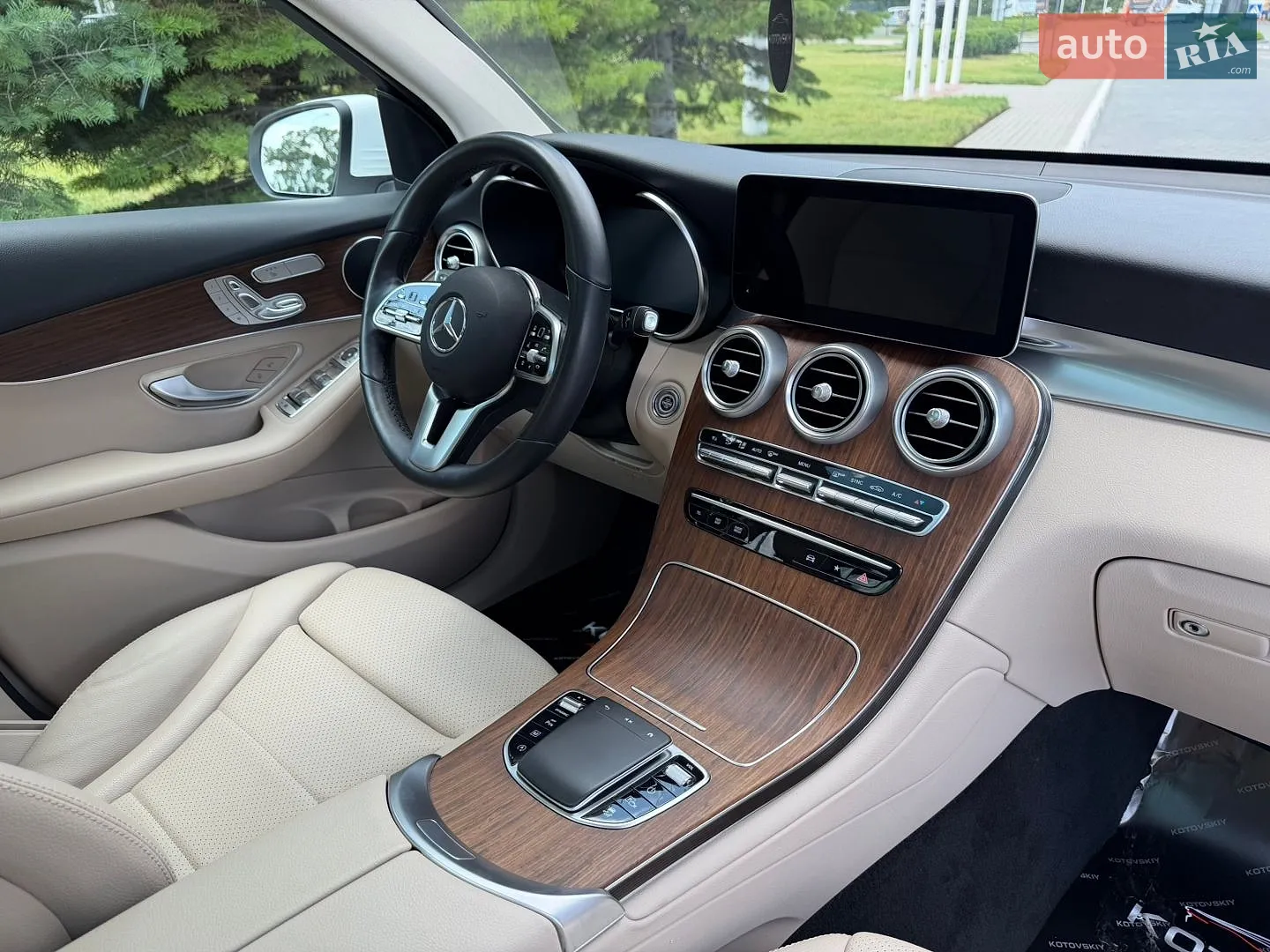 2022 Mercedes-Benz GLC - мініатюра 15
