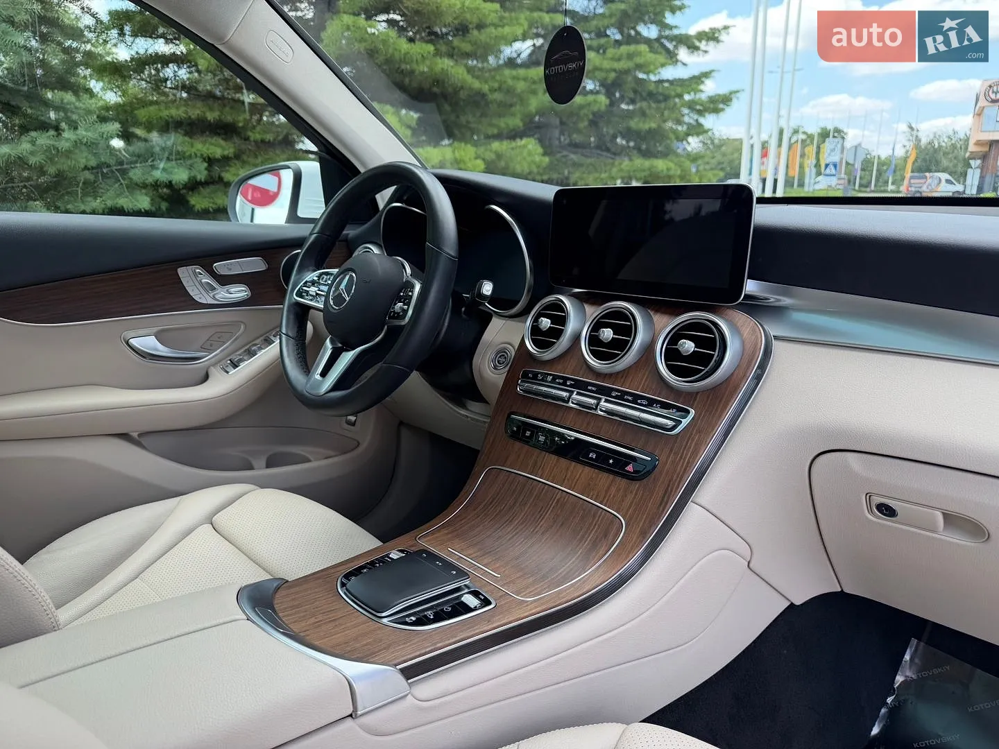 2022 Mercedes-Benz GLC - мініатюра 17