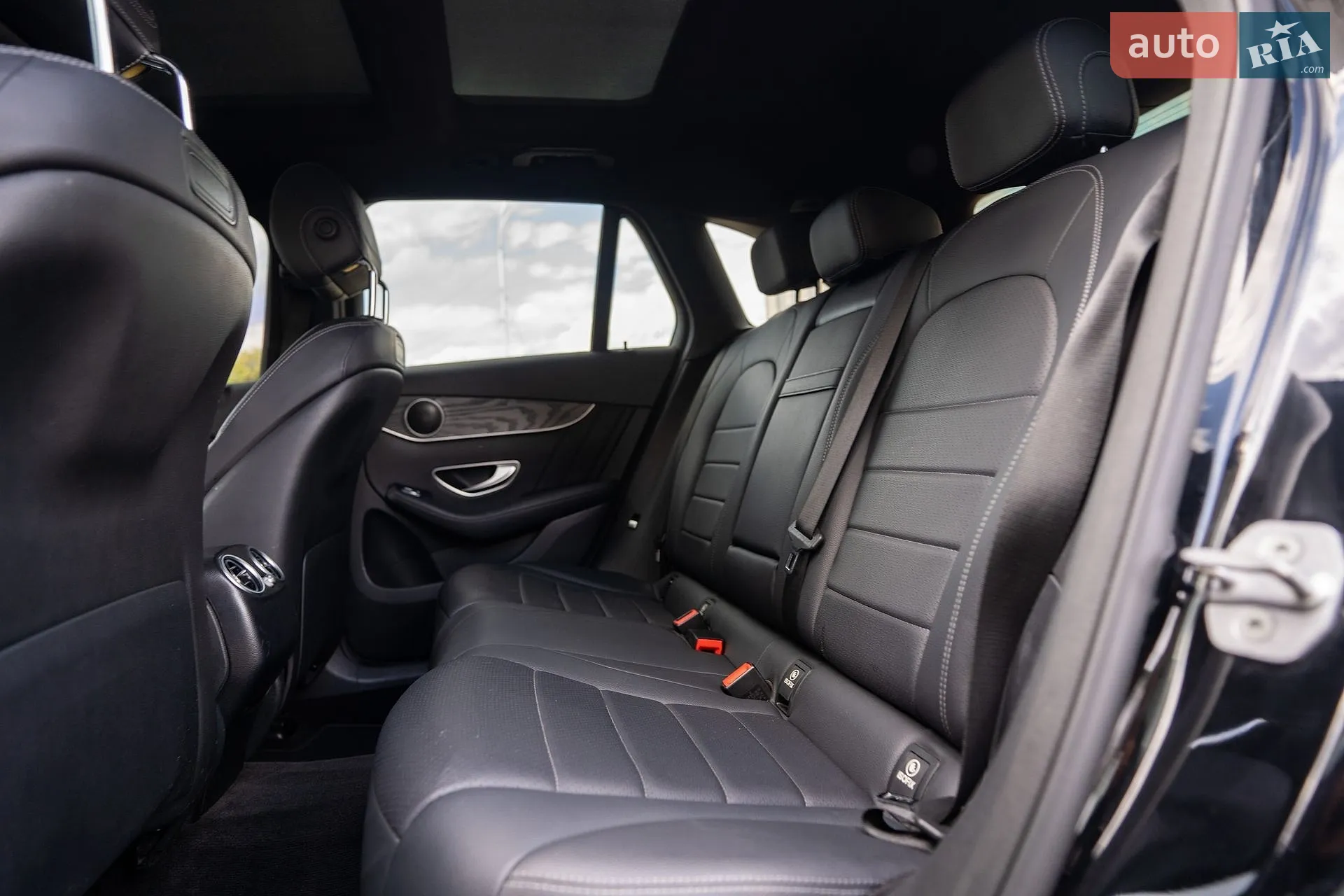 2017 Mercedes-Benz GLC - мініатюра 28