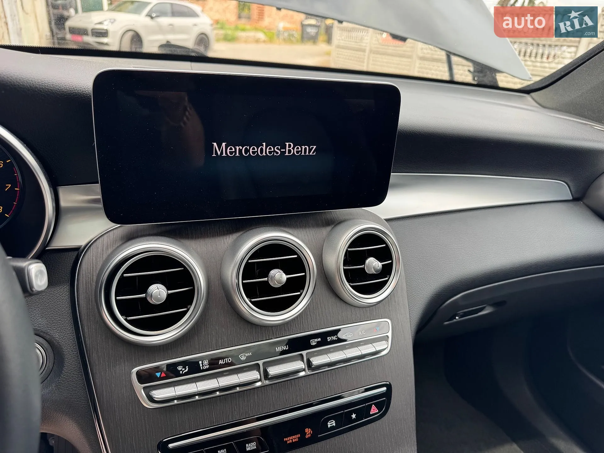 2021 Mercedes-Benz GLC - мініатюра 121
