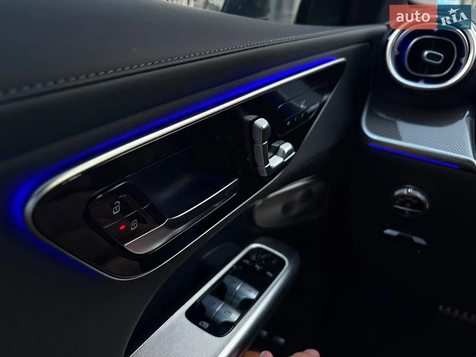 2025 Mercedes-Benz GLC - мініатюра 47