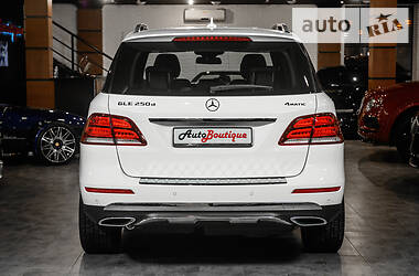 Позашляховик / Кросовер Mercedes-Benz GLE-Class 2017 в 