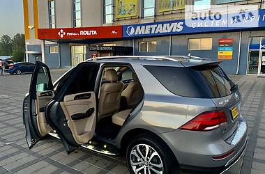 Позашляховик / Кросовер Mercedes-Benz GLE-Class 2016 в 