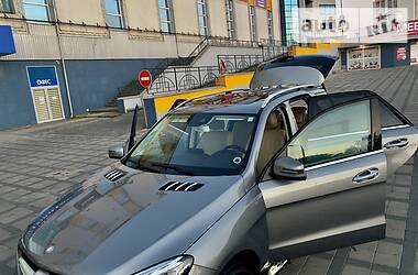 Позашляховик / Кросовер Mercedes-Benz GLE-Class 2016 в 