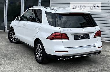 Внедорожник / Кроссовер Mercedes-Benz GLE-Class 2015 в 